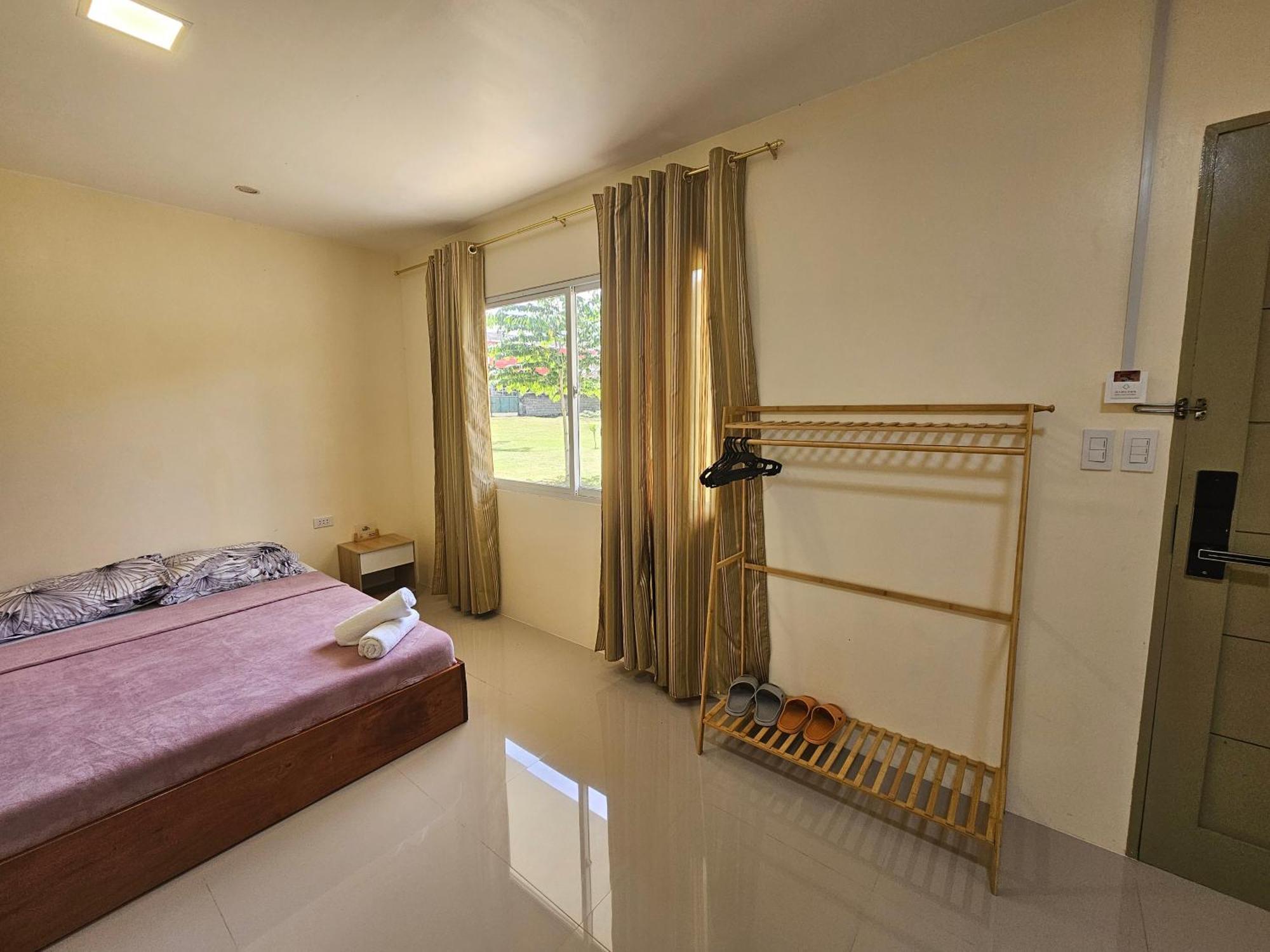 Summer Room B Dumaguete City Номер фото